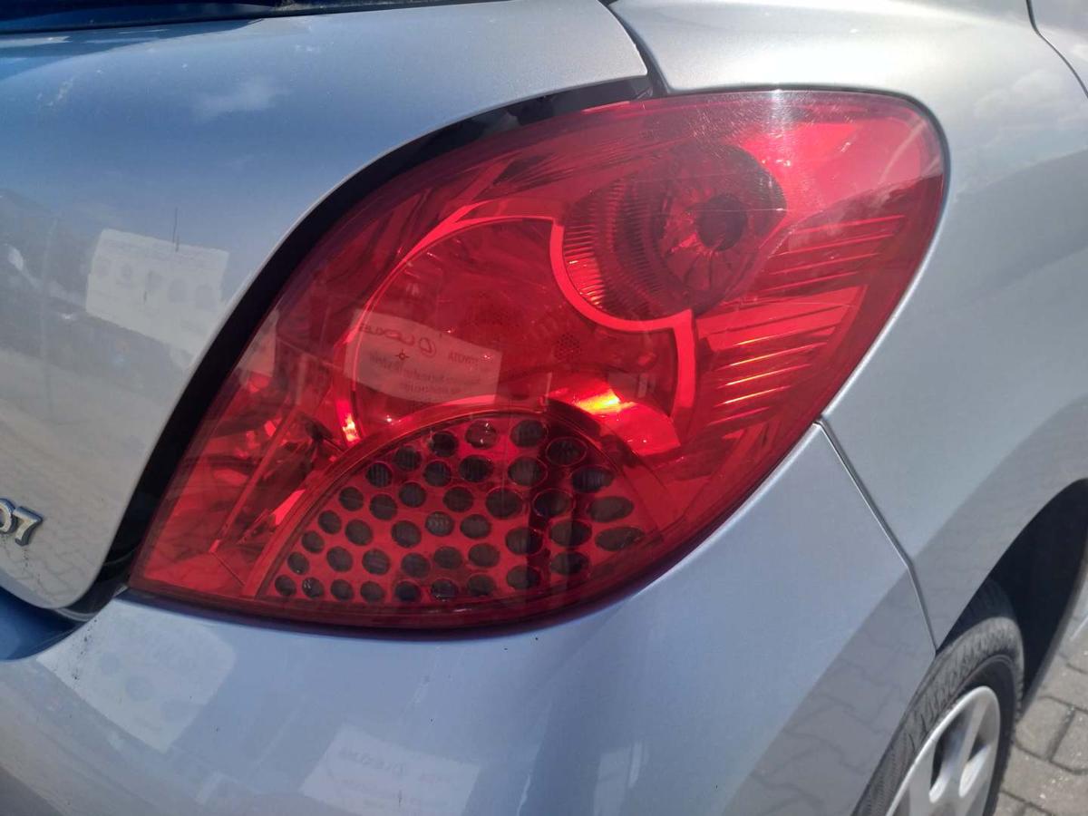 Peugeot 207 original R&uuml;cklicht R&uuml;ckleuchte Schlussleuchte rechts Flie&szlig;heck Bj.2007
